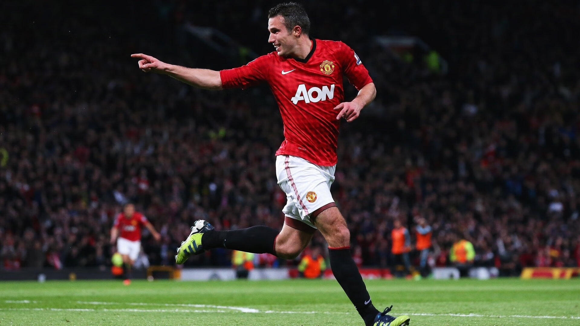 越来越多的校园足球比赛进入高校校园生活，校园足球现状